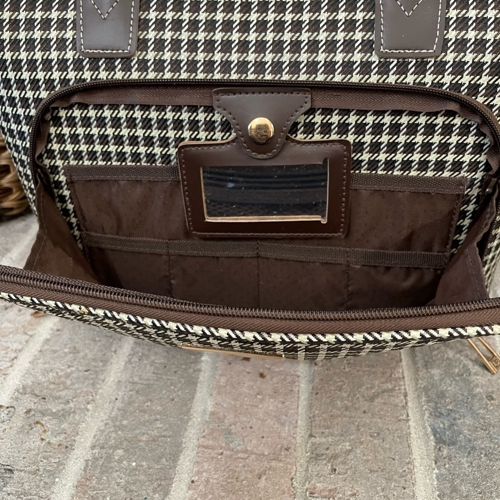 London Fog Black and White Travel Bag - Picture 12 of 15